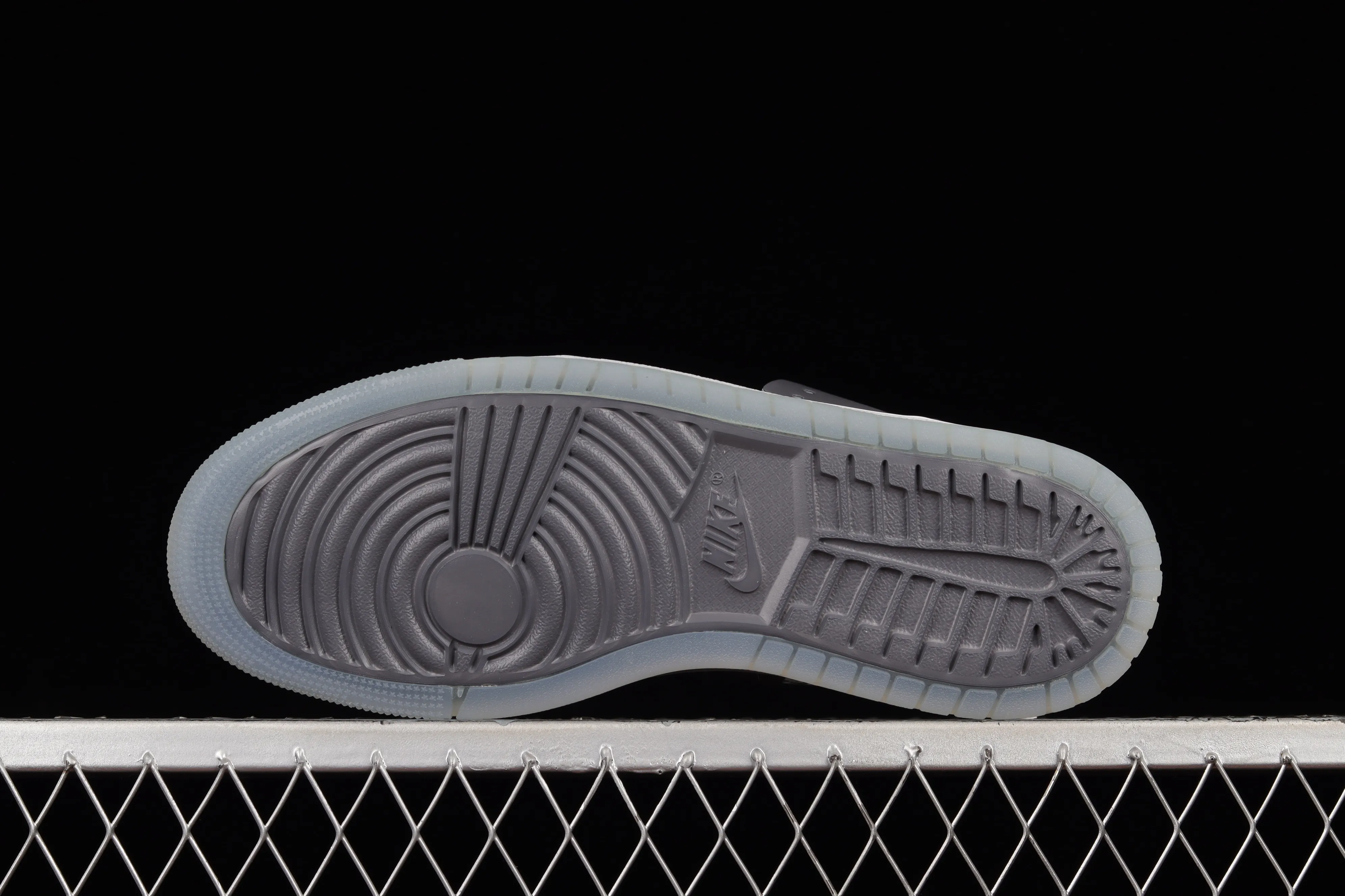 All categories Air Jordan Jordan series basketball shoes Air Jordan 1 High Air Jordan 1 Zoom CMFT AJ1 Joe 1 patent leather gray basketball shoes DQ0659-005